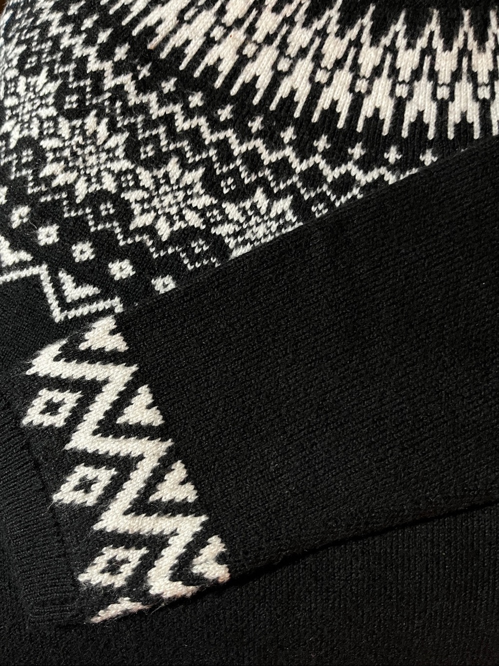 TALBOTS Black Crewneck
Spirited Fair Isle Sweater SZ: MP NWOT - Picture 6 of 6